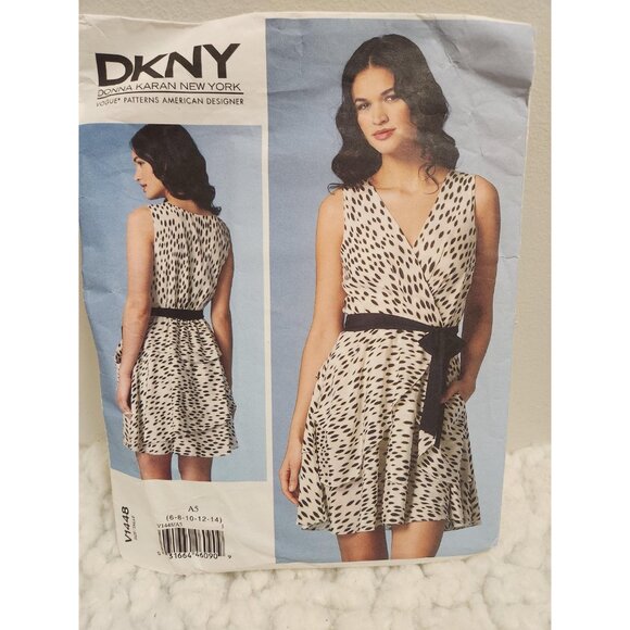 DKNY Dress Sewing Pattern V1448 • Vogue Designer Pattern • Sleeveless Wrap - Picture 7 of 13